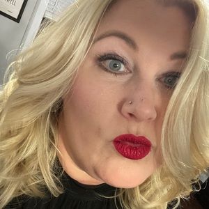 Meet your Posher, Eva